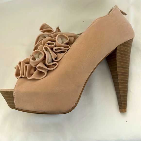 Charlotte Russe - Fun Velvet Platform Ruffle Booties. Size 7. - Picture 8 of 11